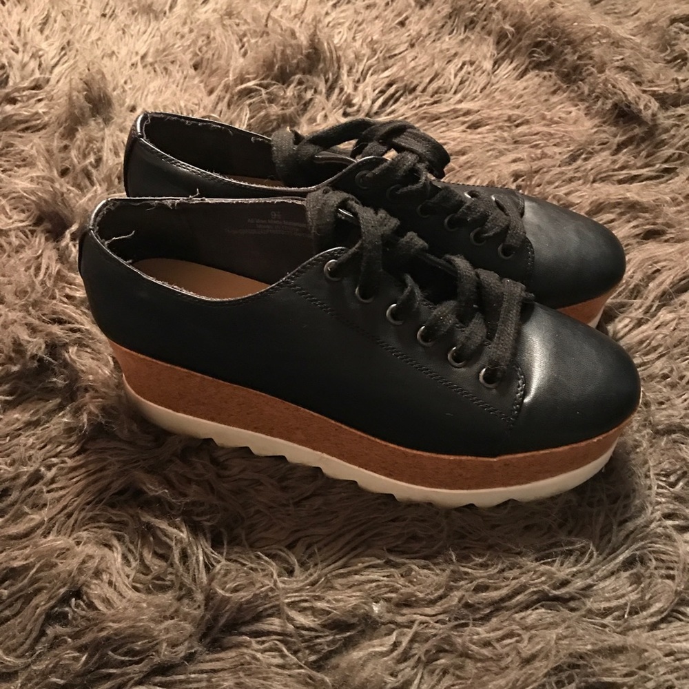 Shoes - Picture 2 of 7